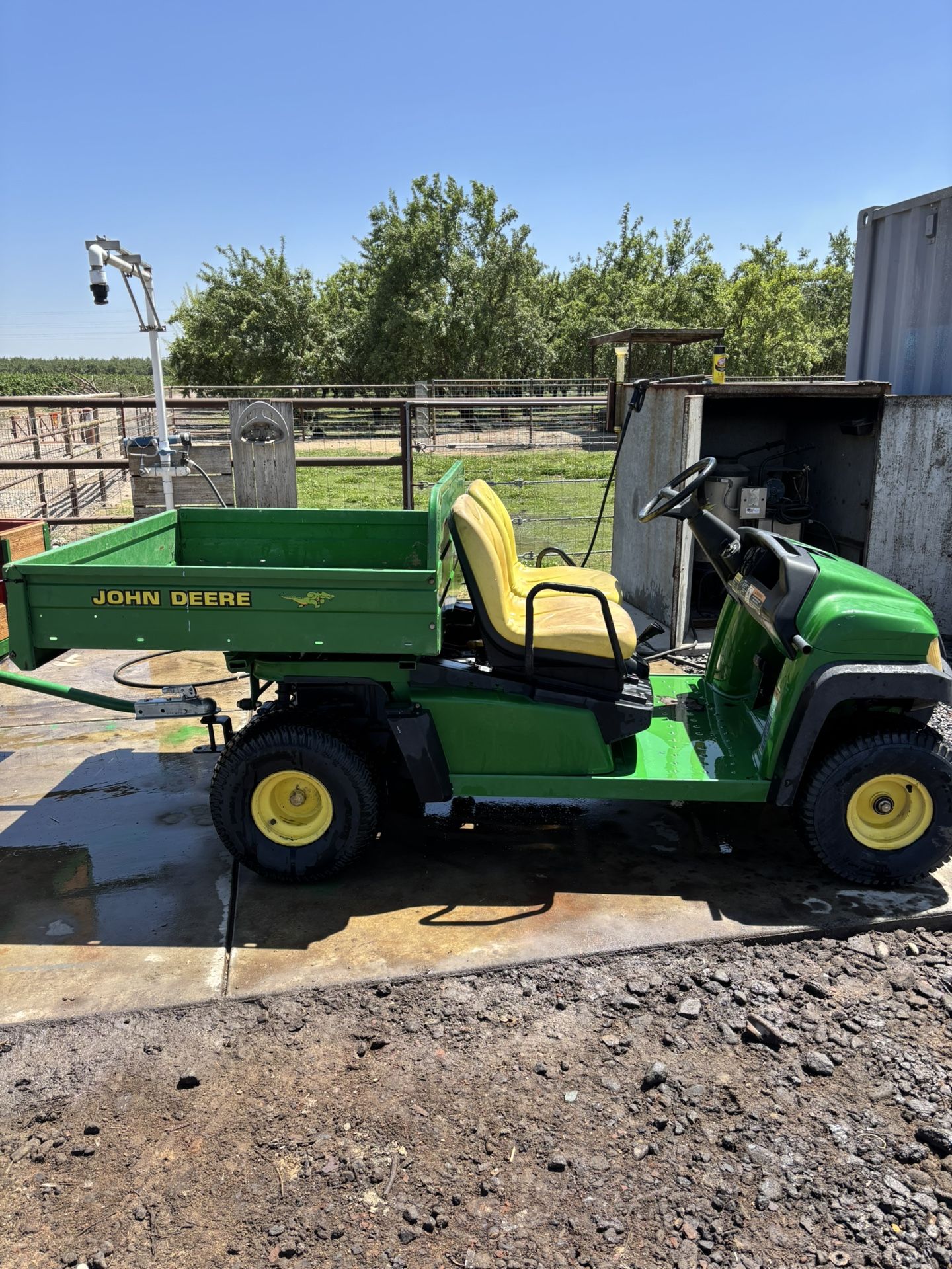 John Deere Gator