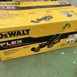 DEWALT 20V MAX 21 in. Battery Powered Self Propelled Lawn Mower (Tool Only )