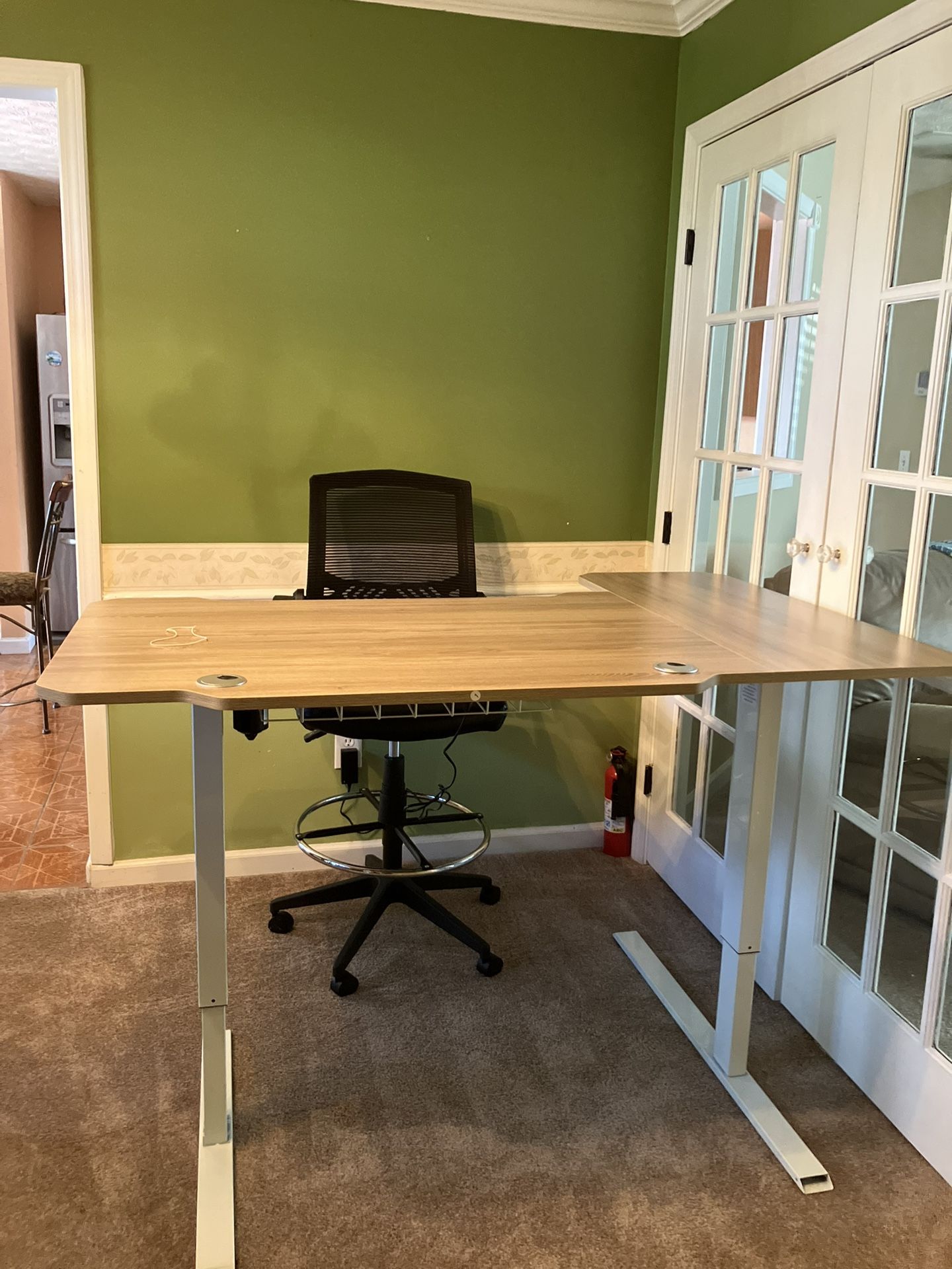Electric Adjustable Standing Desk WITH Chair