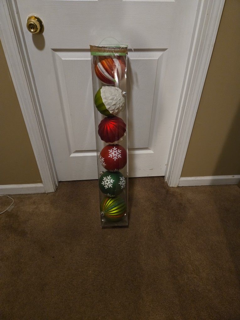 Hunter Holiday 6 Ornamenrs Decoration Balls