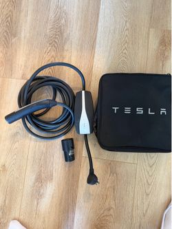 Tesla Mobile Connector 32A EV Charger + J1772 Adapter + Carrying Case