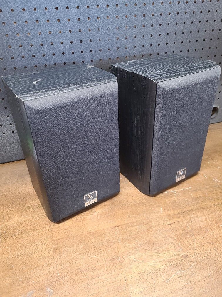 Vintage Infinity SL10 Bookshelf Speakers.