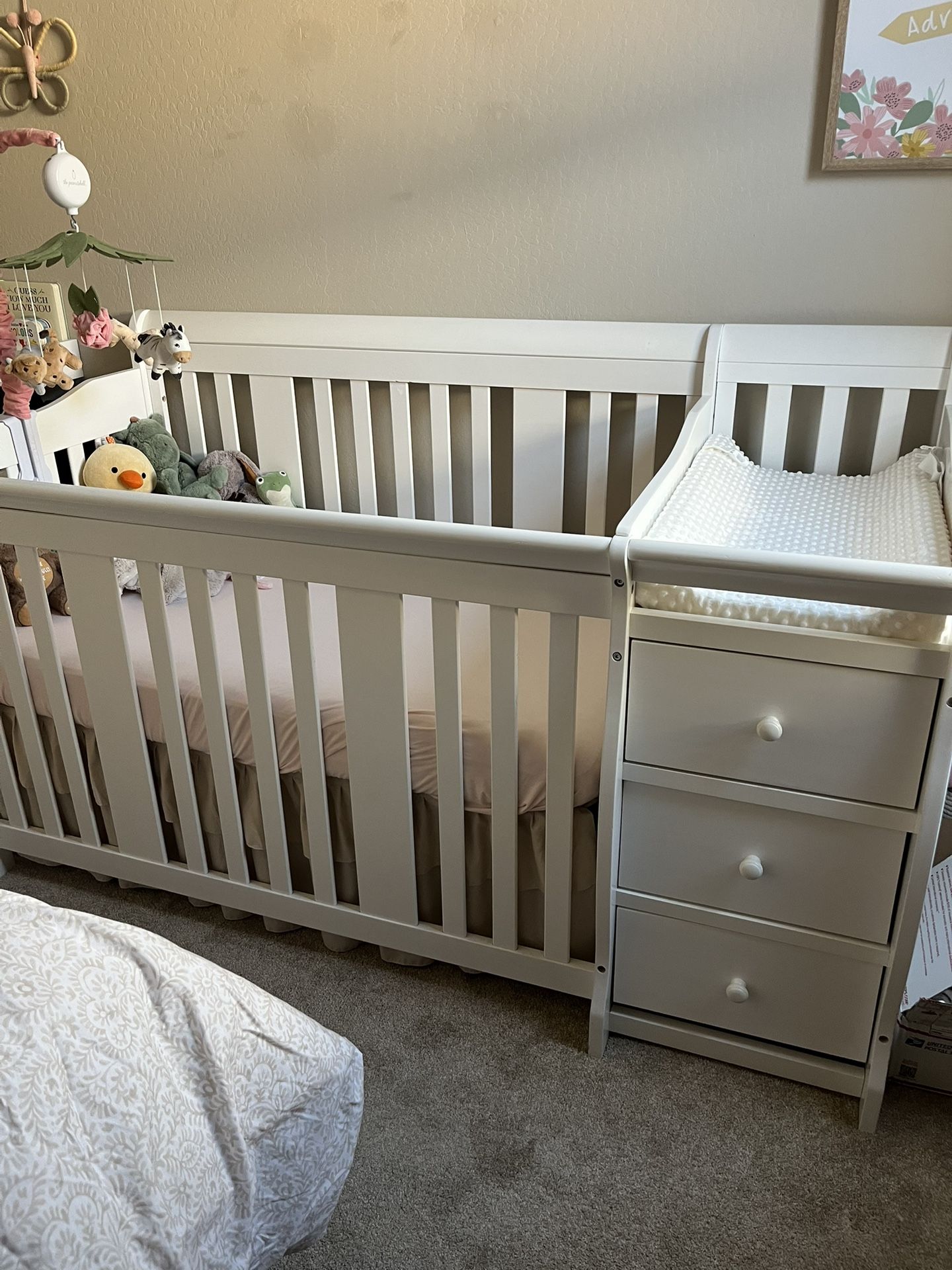 Crib w/changing table