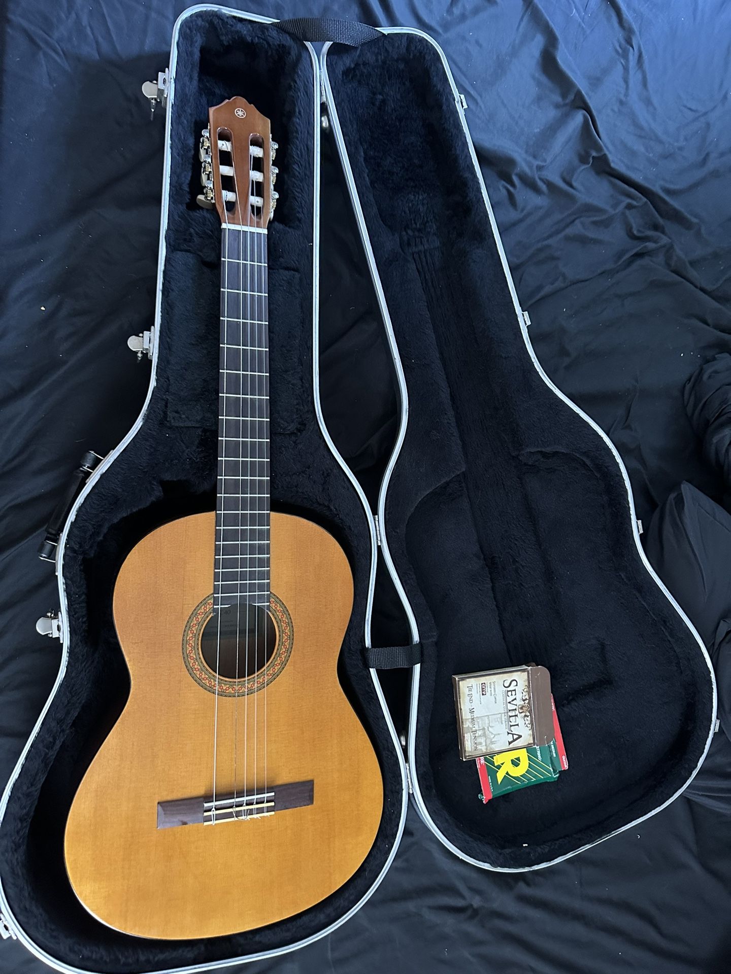 Yamaha C40 Classical Guitar & Hard Case