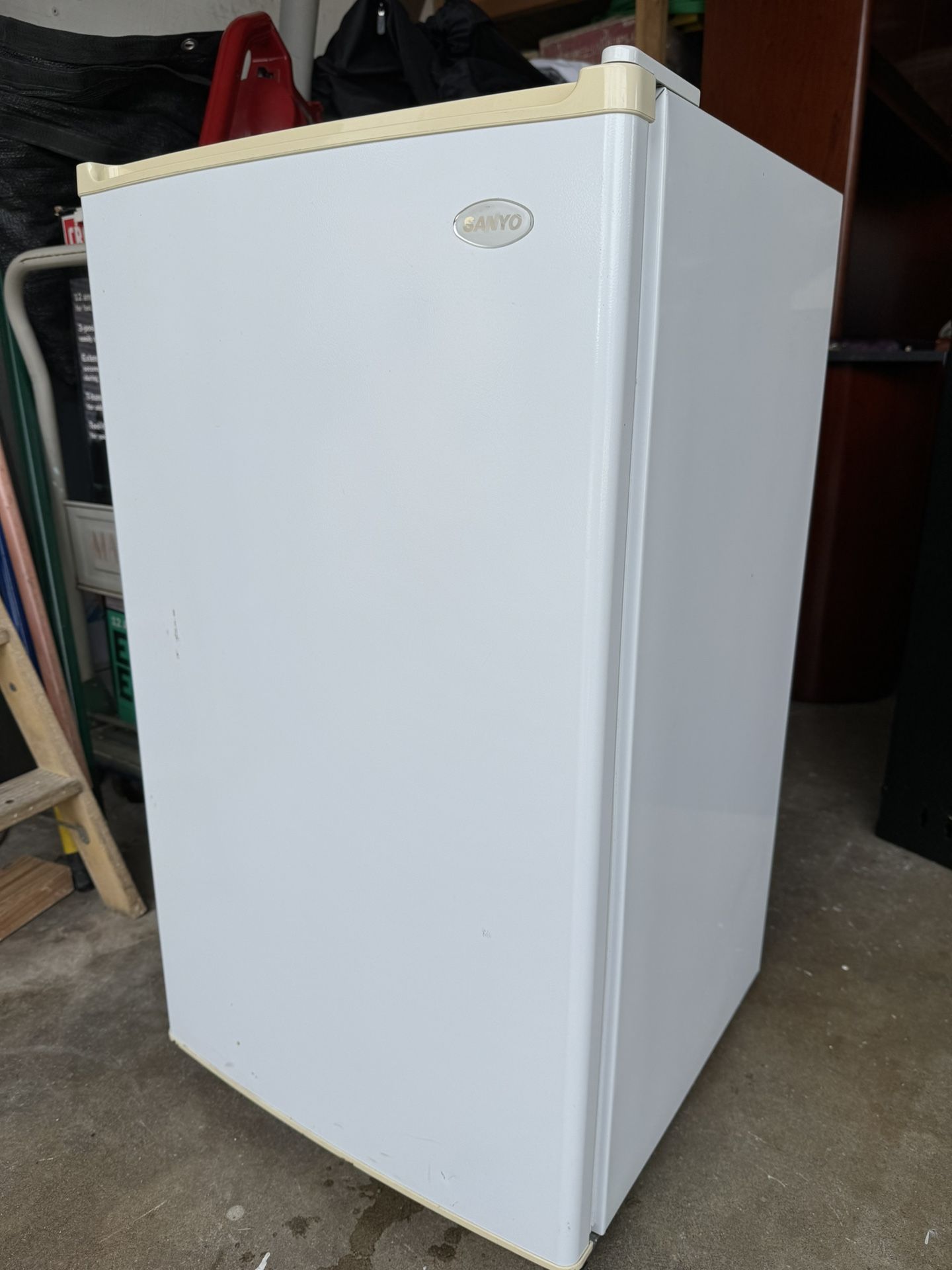 Mini Fridge White