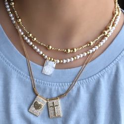 Set Necklaces And Shocker Beads And Pearls