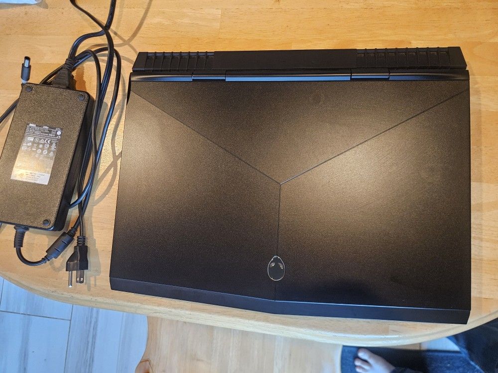 Powerful Alienware 17 R5 Gaming Laptop – i9, GTX 1070, Wi-Fi 6 Upgrade