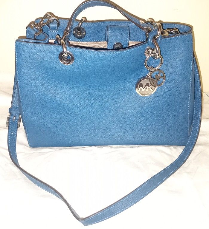 Med Sized Michael Kors Blue Purse