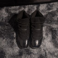 jordan 11 retro cap and gown size 13 (taking offers)