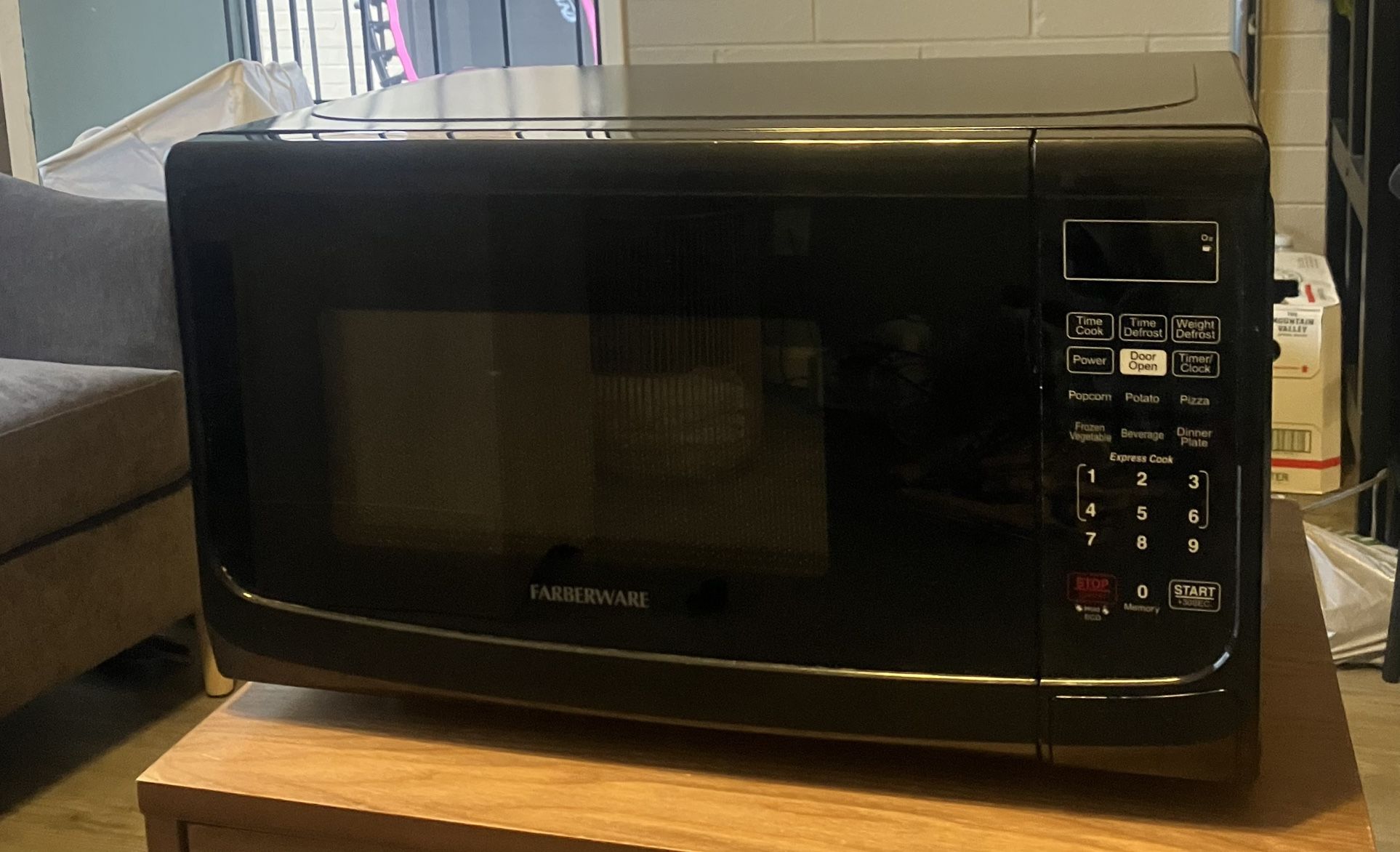 Farberware 0.7 Cu. Ft. Counter Top Microwave