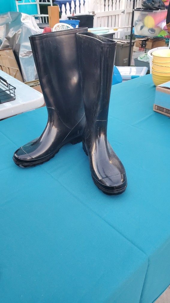 Womans Size 10 Rain Boots