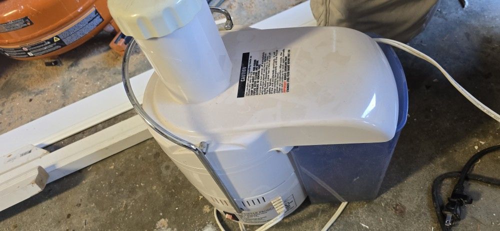 The Jack Lalanne CL003AP 600 RPM Motor Power Juicer,