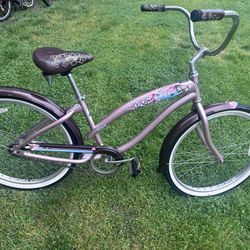 NIRVE BEACH CRUISER ADULT BICYCLE 26” wheels bike in great condition