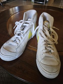 Nike Blazers Girls Size 9