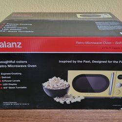 GALANZ YELLOW  RETRO-STYLE 0.7 Cu. Ft. 700  MICROWAVE COUNTERTOP OVEN