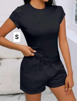 New Women’s 2 Piece Set Size Small 