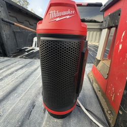 Milwuake Speakers And Charger 