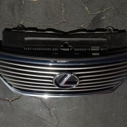 2006-2009 Lexus Ls460 Complete Grill With Emblem Oem. 