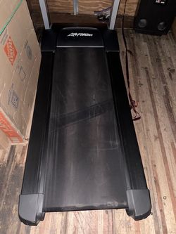 LIFE FITNESS TREADMILL