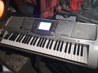 YAMAHA KEYBOARD GREY 61 KEYS ALL WORK for Sale in Salinas, CA