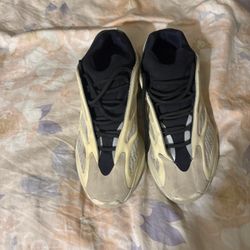 Yeezy 700 V3 Azeal