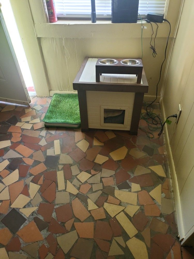 Dog House With dog Feeder.