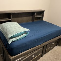 Trundle Bed W Shelf