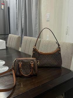 Micheal Kors Purse & Wallet