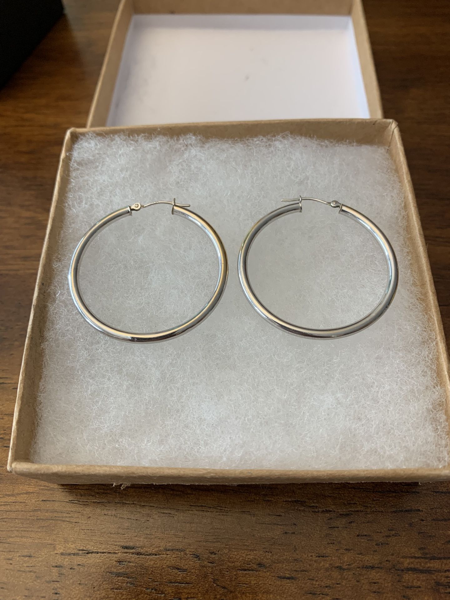 1.5” Hoop Ear Rings, 10k White Gold 