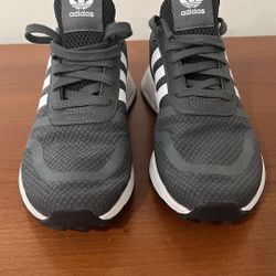 Big Kids Adidas Multicultural Sneaker Size 5.5