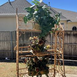 Wicker plant shelf/shelves with fake plants