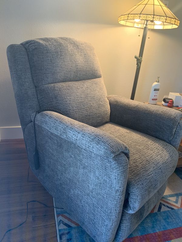 New Lift Chair from Havertys for Sale in Dallas, TX OfferUp