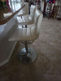 Set of 4 White Bar Stools