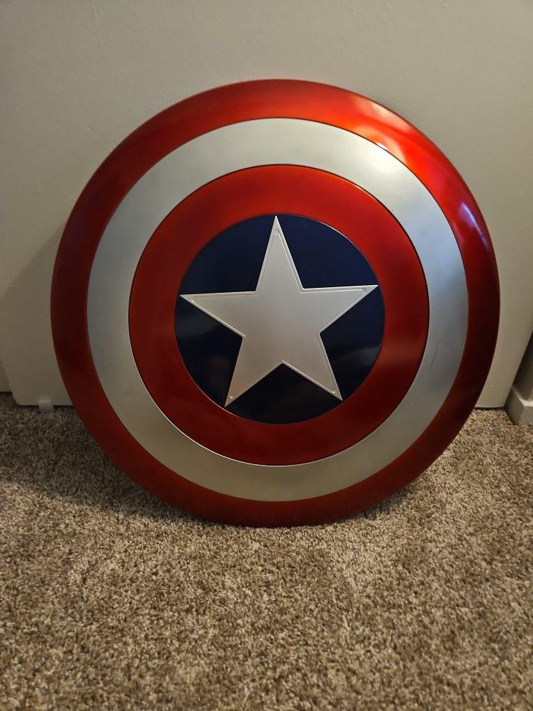 Hasbro Marvel Legends Captain America Shield Replica