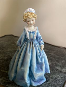Royal Worcester 'Grandmother's Dress' Figurine #3081 Made in England