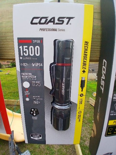 Coast 1500 Lumens Flashlight