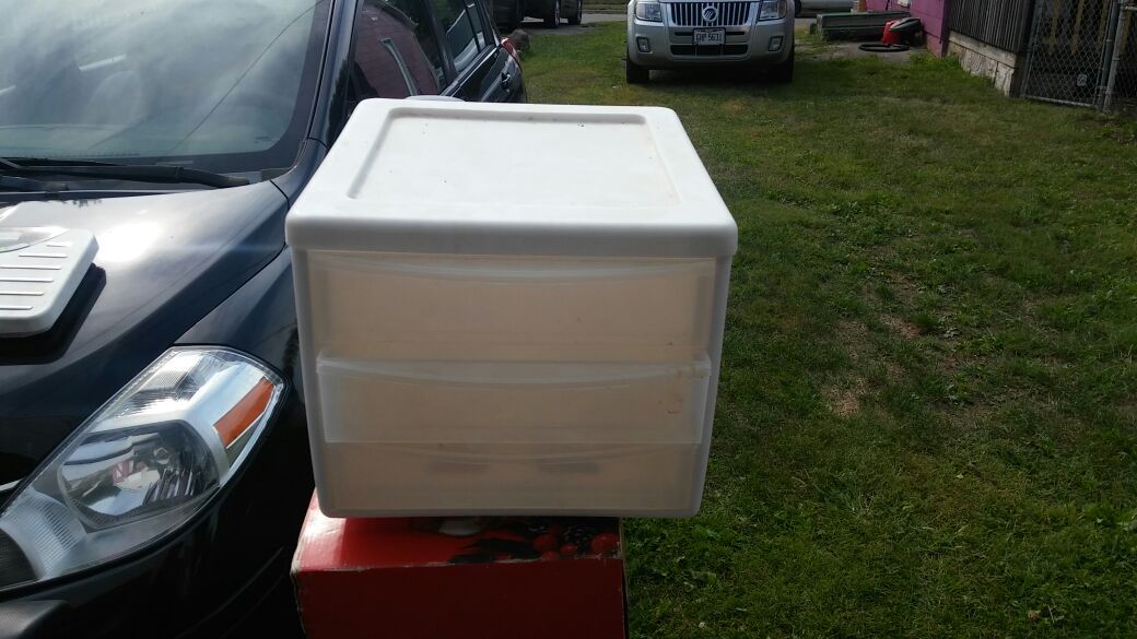 Small 3 drawer storage.