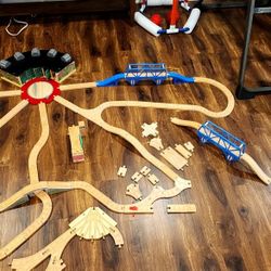 Thomas Train Set And Train Station Table 