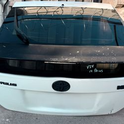 OEM 2015 Toyota Prius Rear Decklid – White (070)