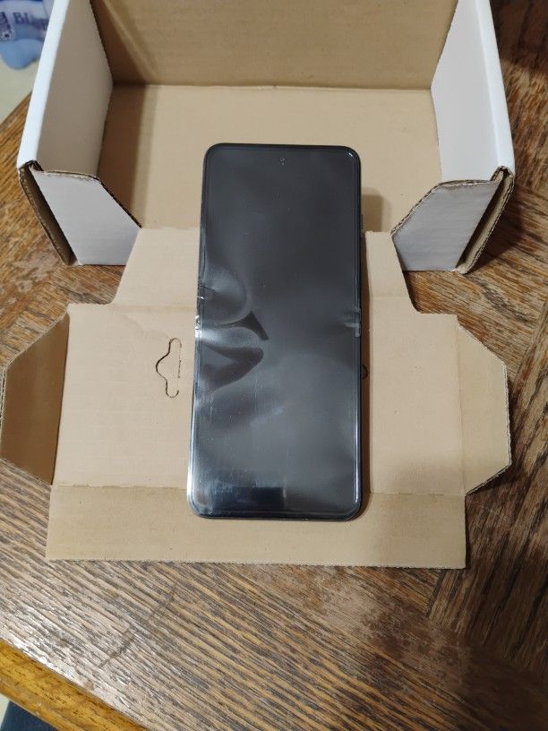 Motorola Razr (2024) Boost Mobile