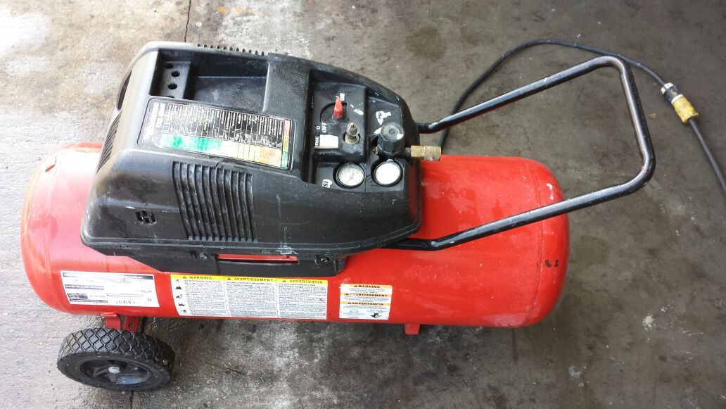 Air Compressor Husky 17Gallon WL651004AJ