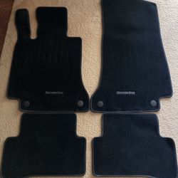 **FOR SALE LIKE NEW Mercedes-Benz OEM Black Velour Carpet Floor Mats
