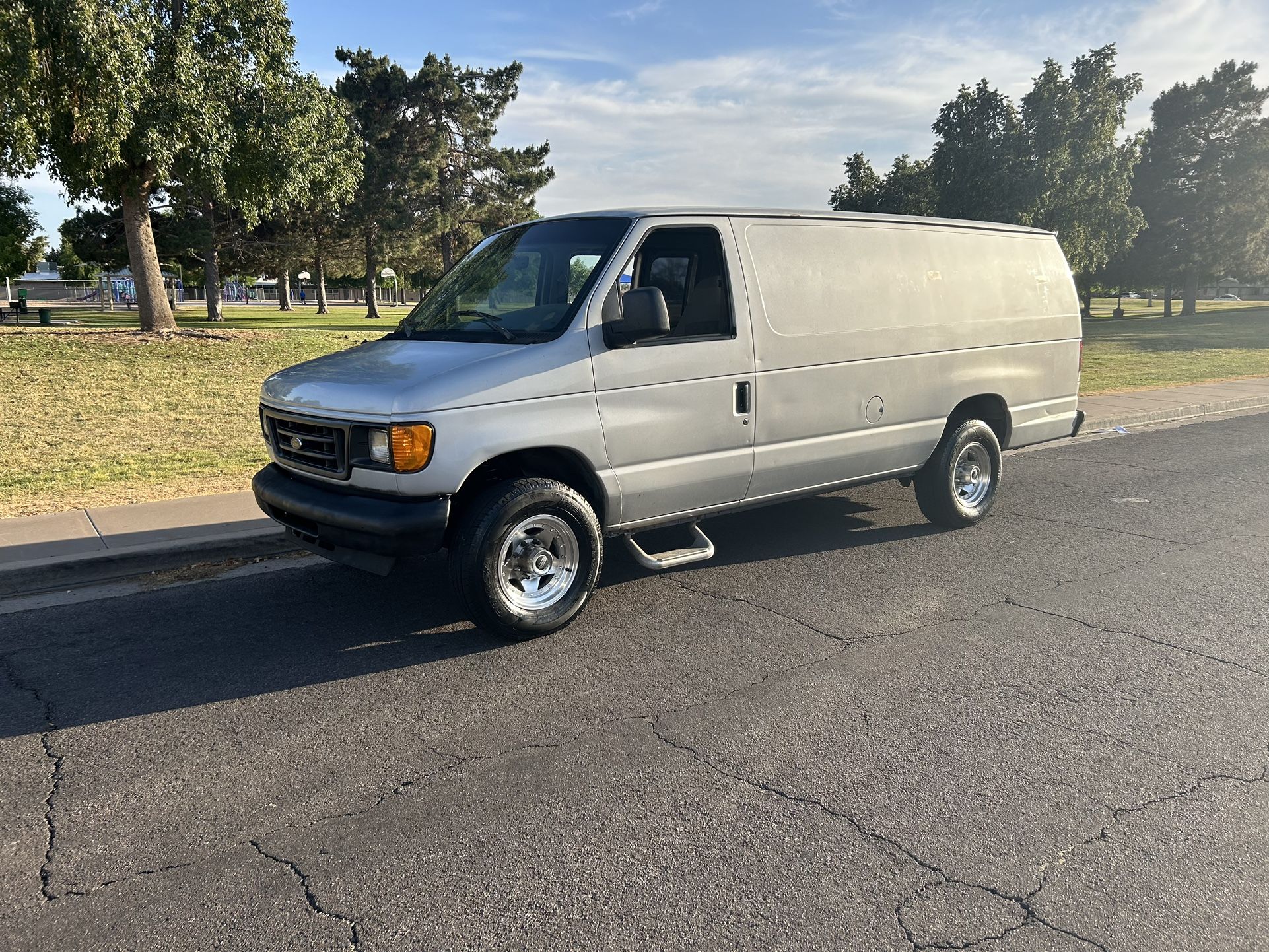 2005 Ford E-350