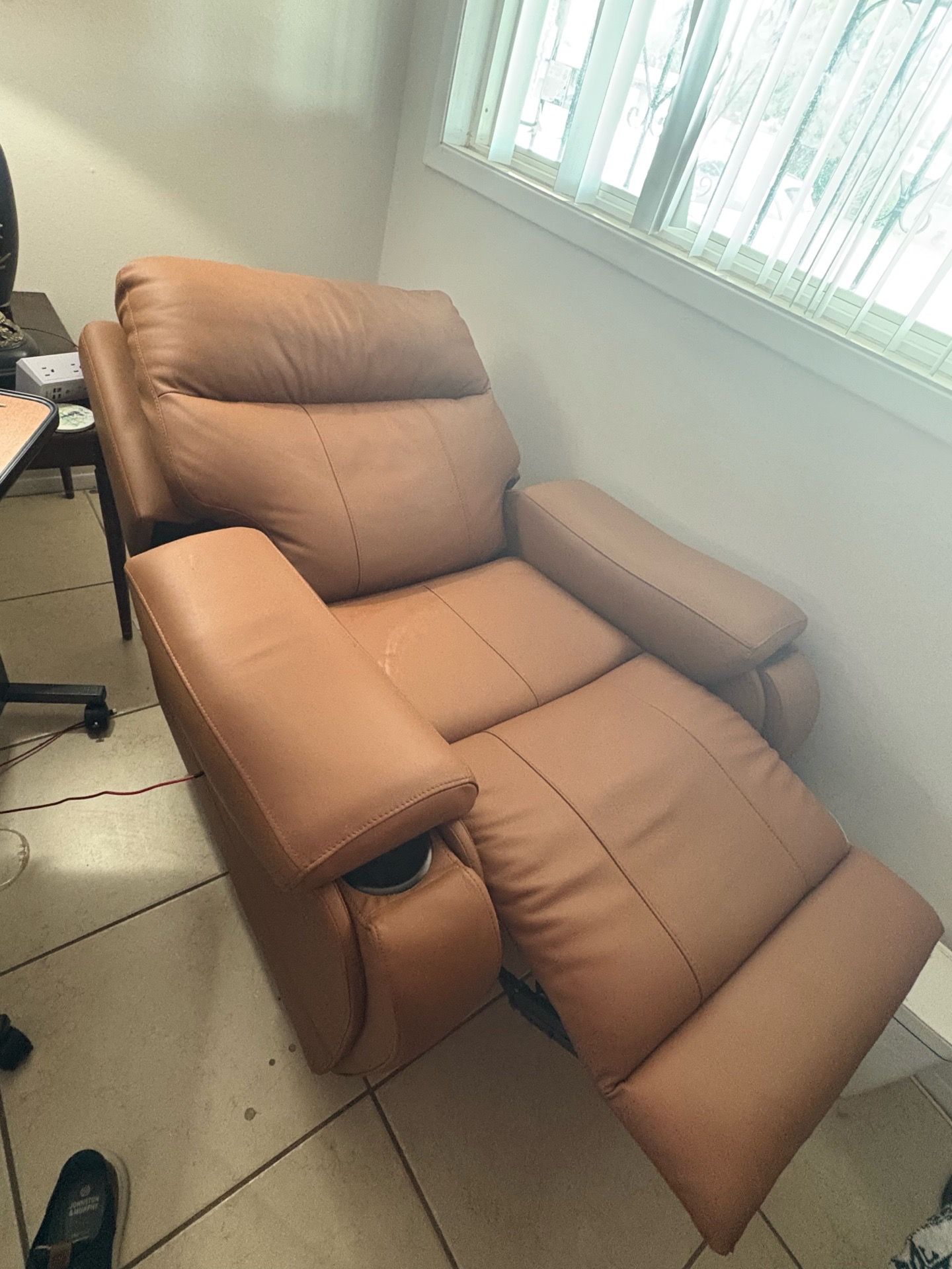 Leather Recliner w/ cup holders and usb charger
