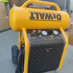 Dewalt 4.5 Gallon Quiet Compressor 