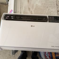 [Excellent Conditions] LG 14,000 BTU White DUAL Inverter Smart Wi-Fi Enabled Window Air Conditioner  70% Less Power And Very Efficient 