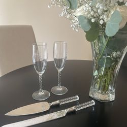 Bride & Groom Toast Glasses And Cake Cutting Set