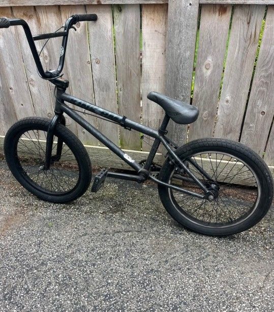 2022 Kink Curb Bmx