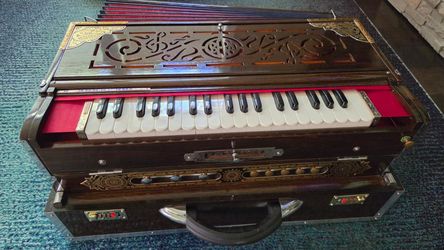 Scale changer harmonium