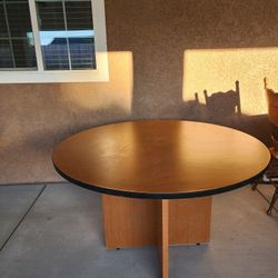 Round Table (4 Feet) With 30in Height